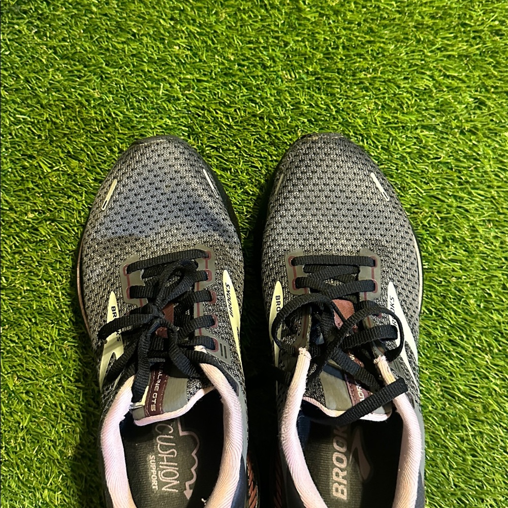 Women’s Brooks Adrenaline GTS 22 Running Sneakers - Picture 4 of 5